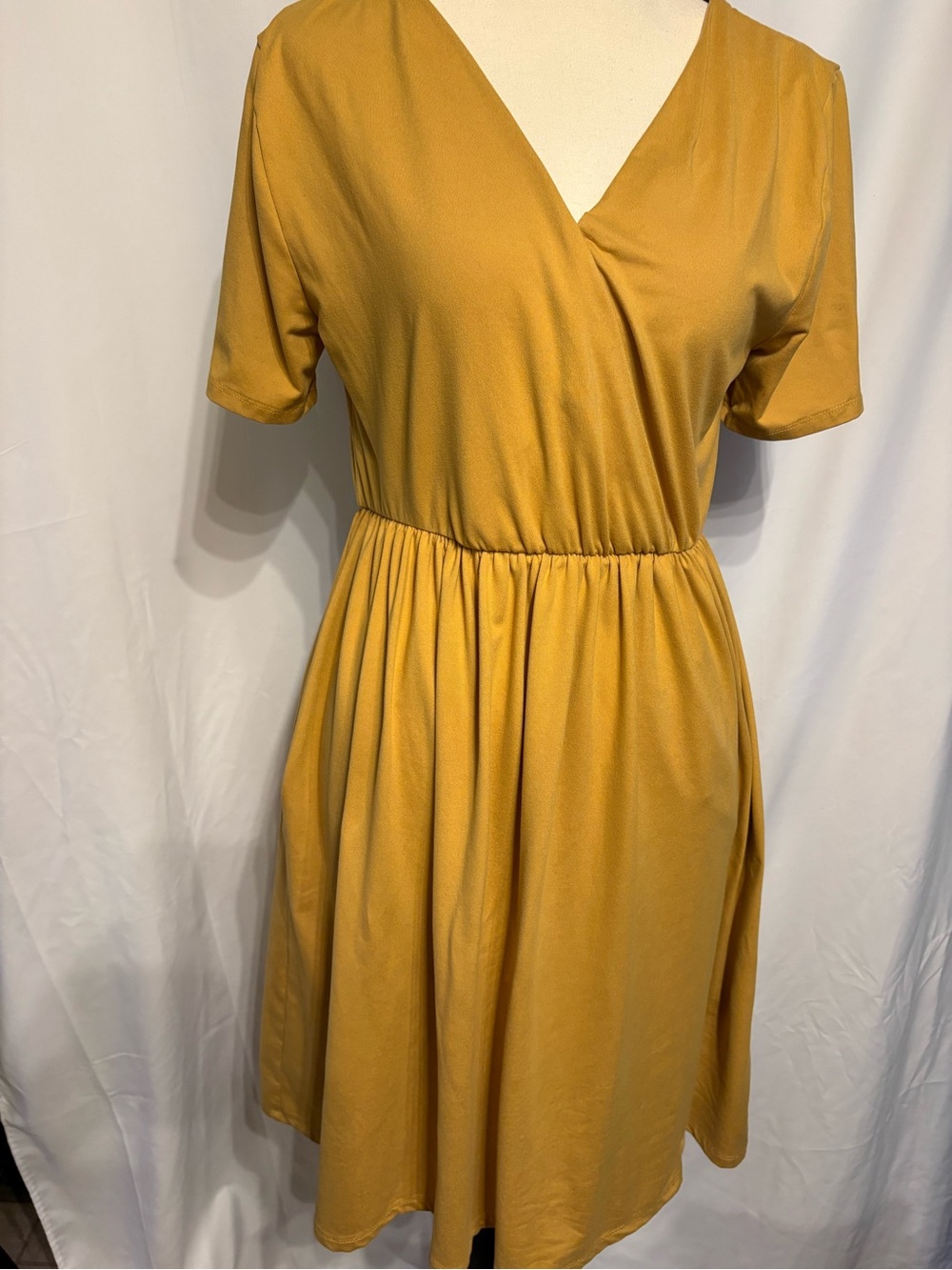 Zenana Women’s mini dress Mustard Short Sleeve V-Neck Dress Boho Casual SZ L.